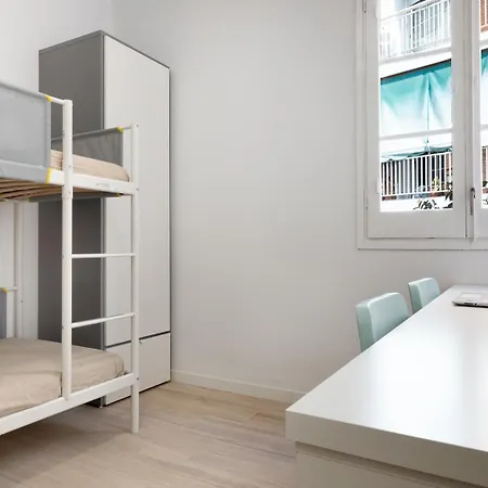 Laresibcn Minimum 31 Nights Hostal *