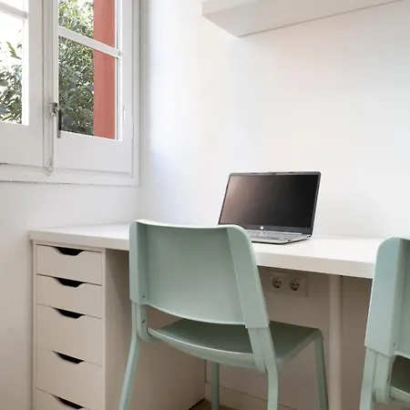Laresibcn Minimum 31 Nights Hostal Barcelona