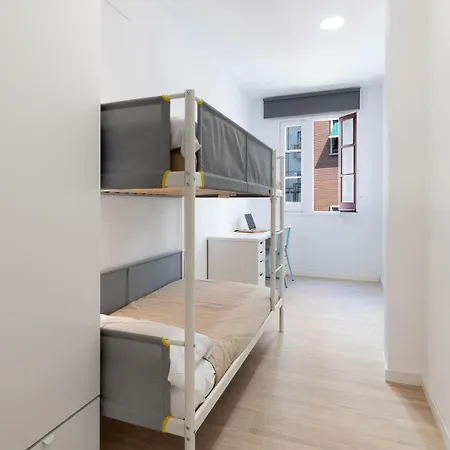 Ostello Laresibcn Minimum 31 Nights Barcellona