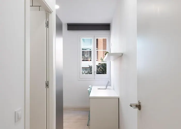 Ostello Laresibcn Minimum 31 Nights Barcellona
