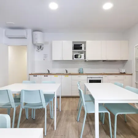 Vandrarhem Laresibcn Minimum 31 Nights Barcelona